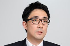 企画本部 グローバル情報統括部 第二グループ 甚沢 攻 様